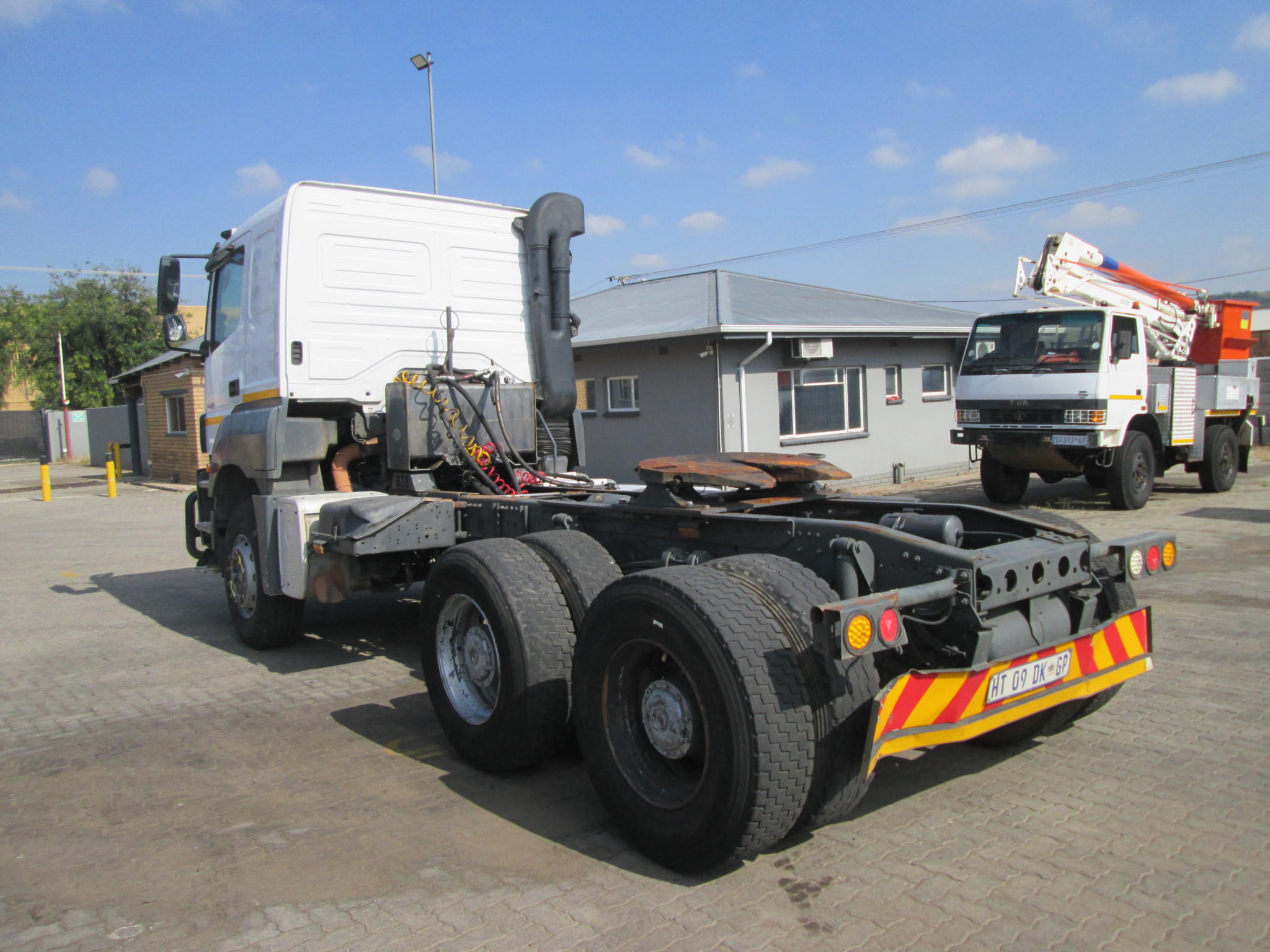 2018 MERCEDES BENZ 3340 AXOR TRUCK TRACTOR 262859KM - Image 5