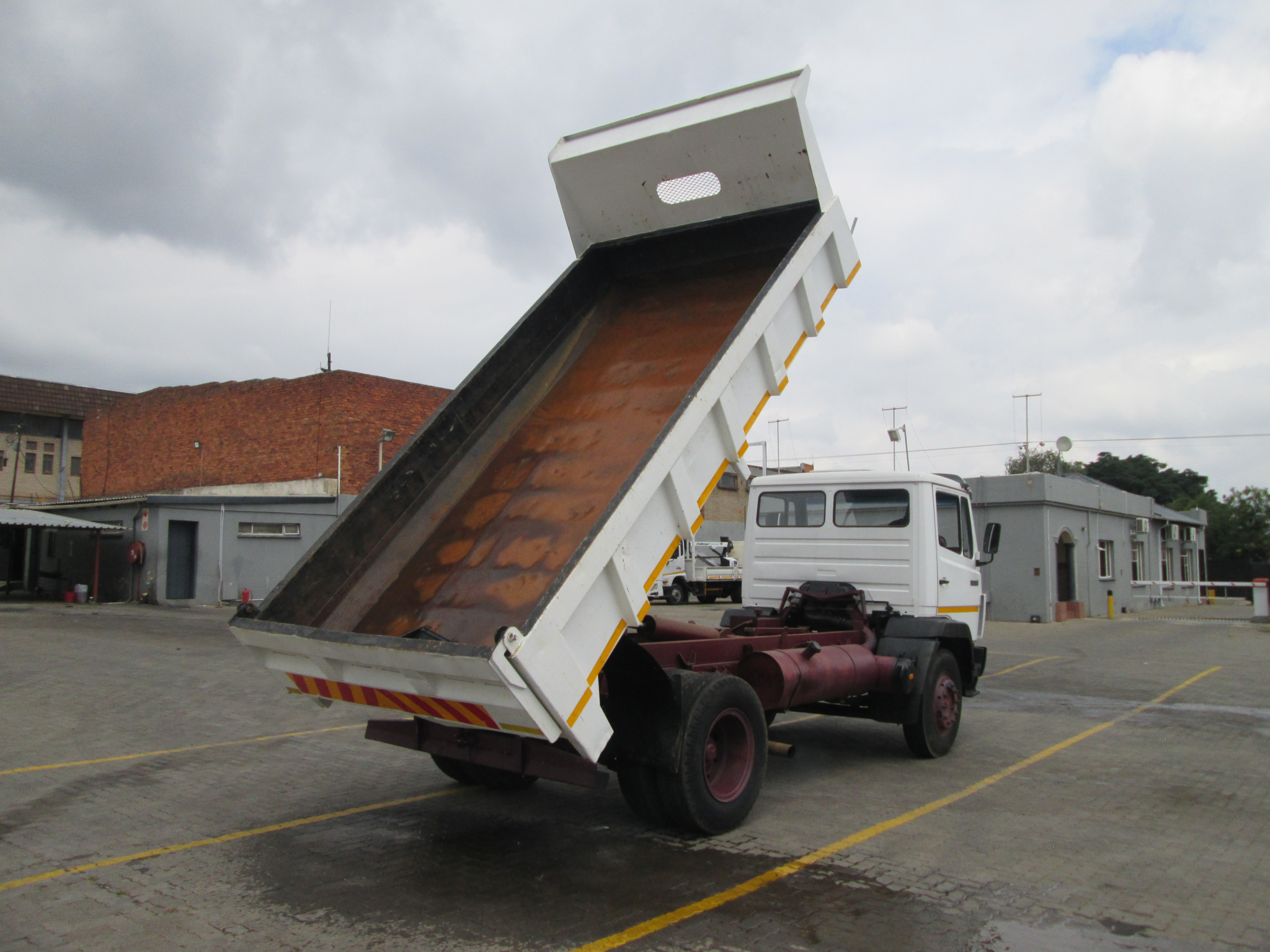 1993 MERCEDES BENZ 1214 6CUBE TIPPER - Image 16