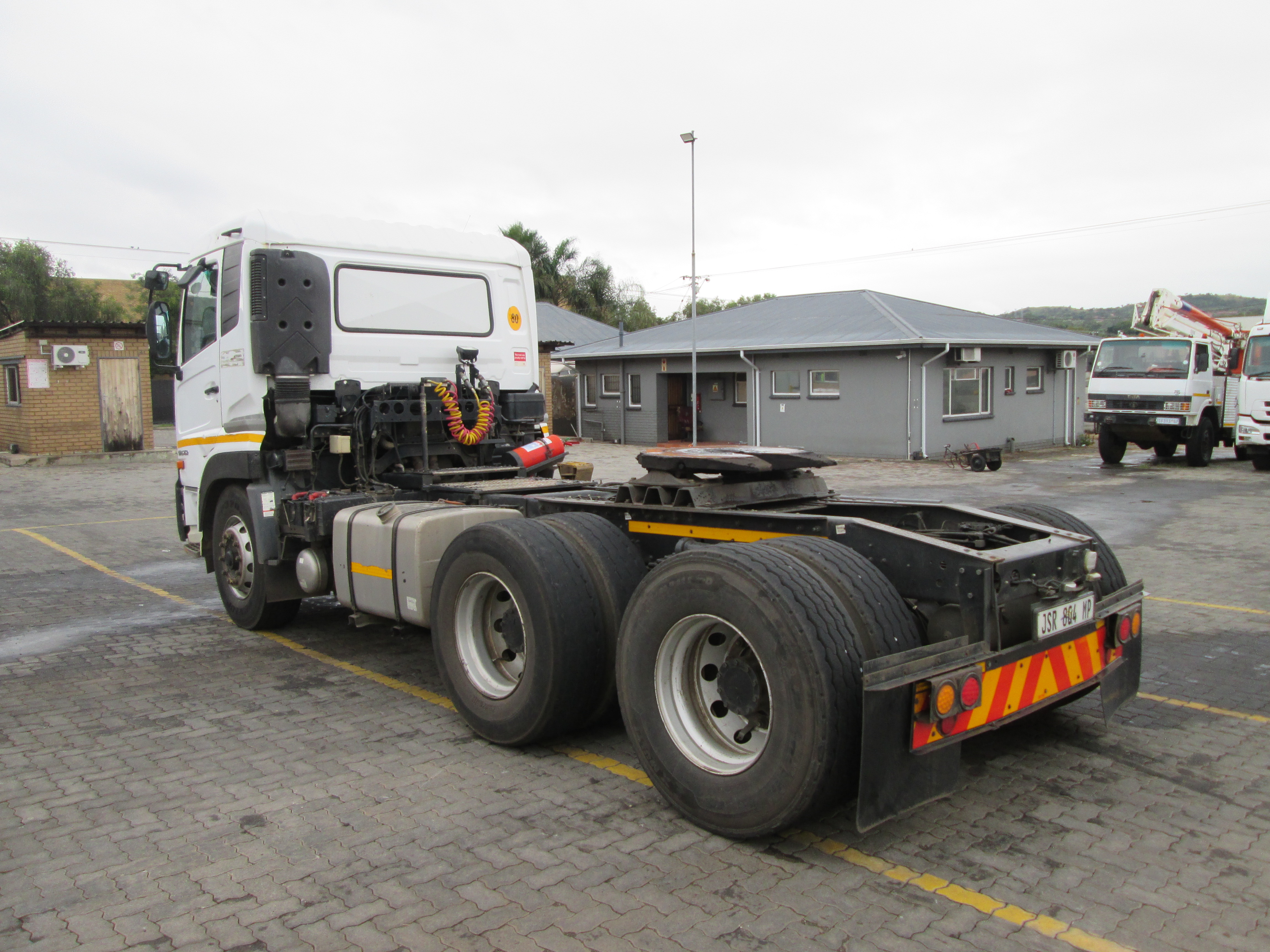 2019 UD QUON GW26-450 TRUCK TRACTOR 279924KM - Image 5
